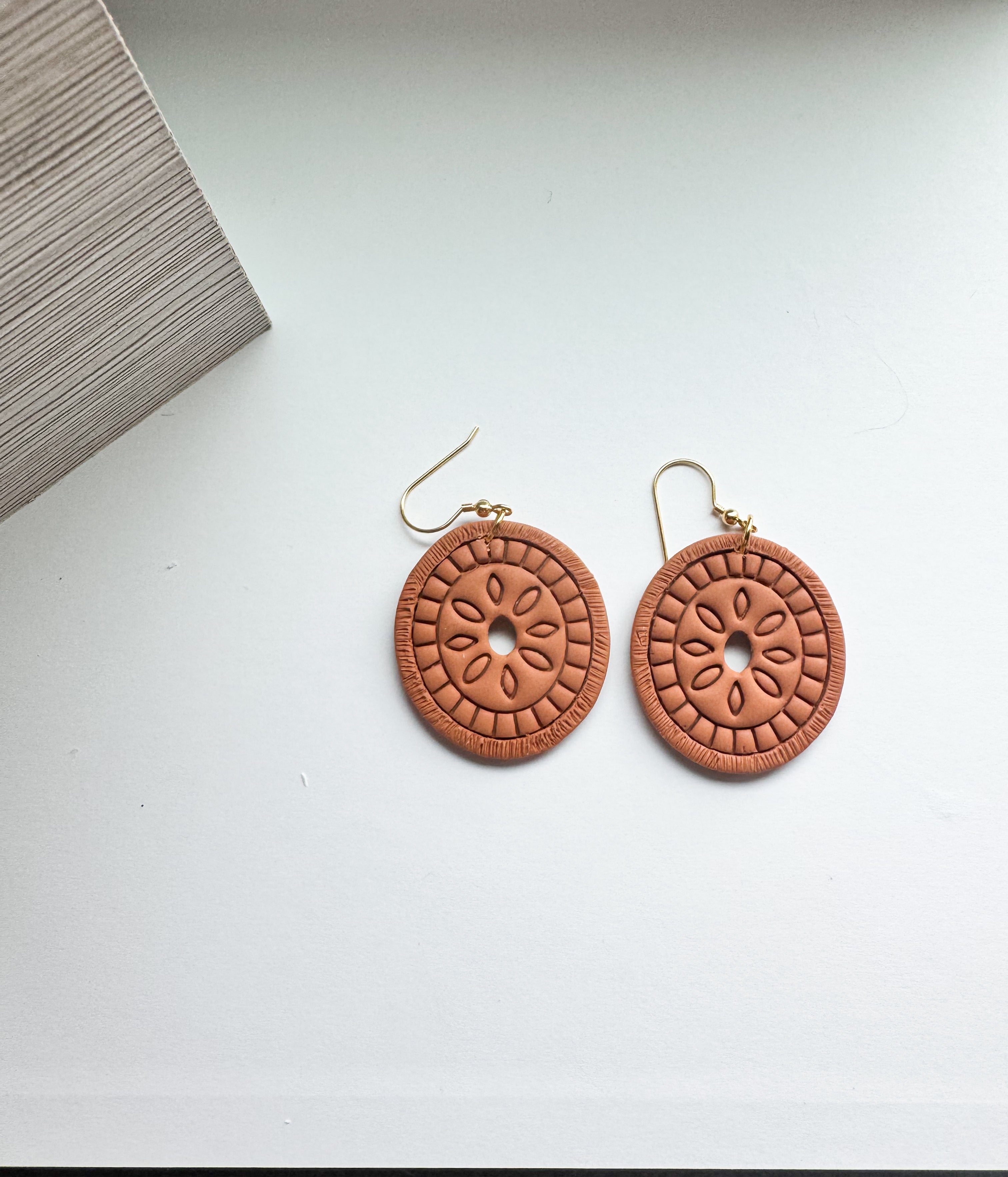 Bloomwheel: cutout dangles