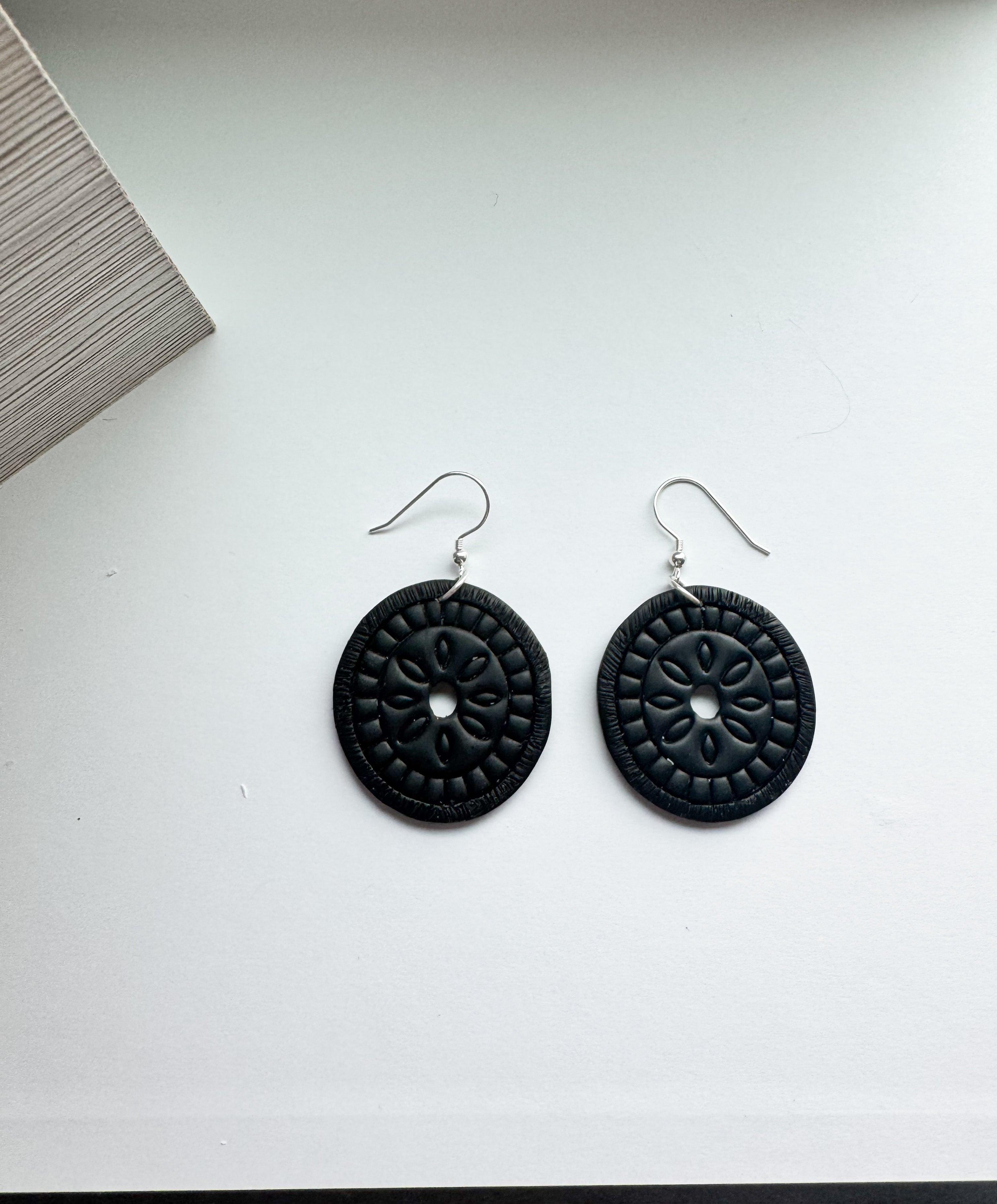 Bloomwheel: cutout dangles