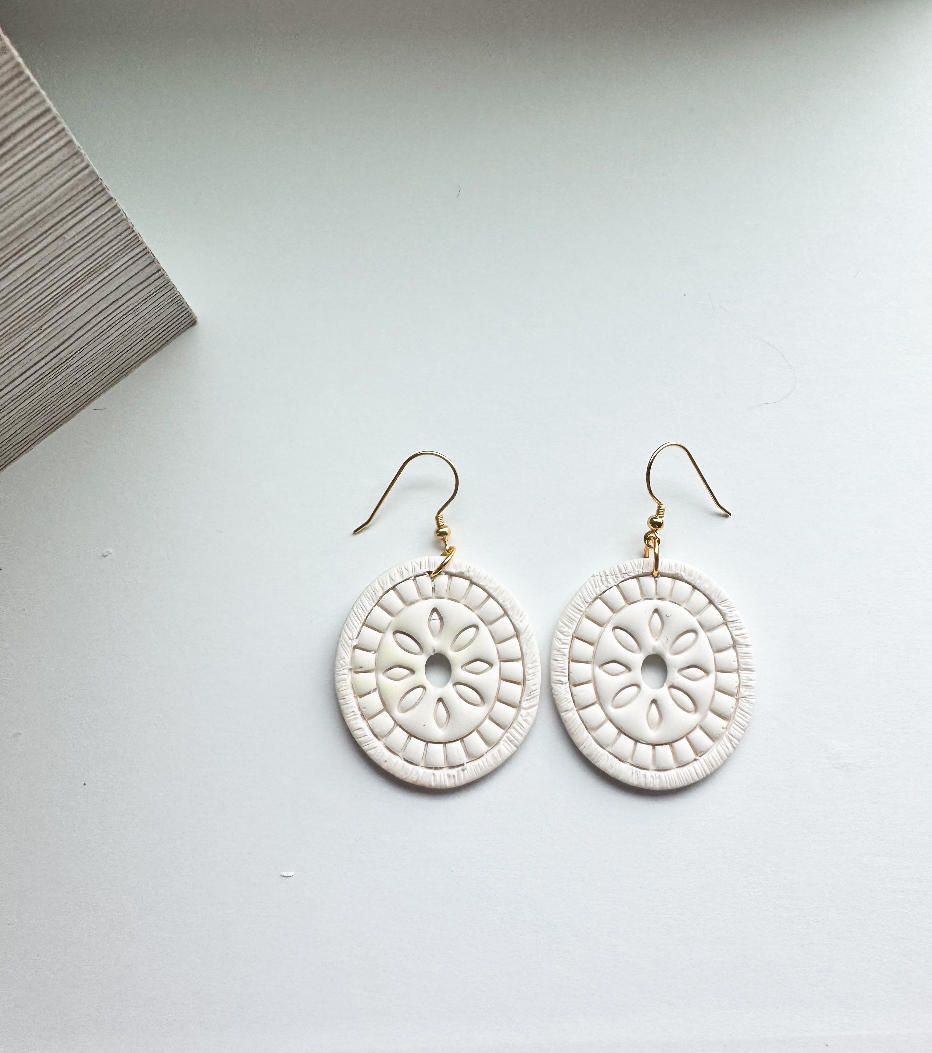 Bloomwheel: cutout dangles