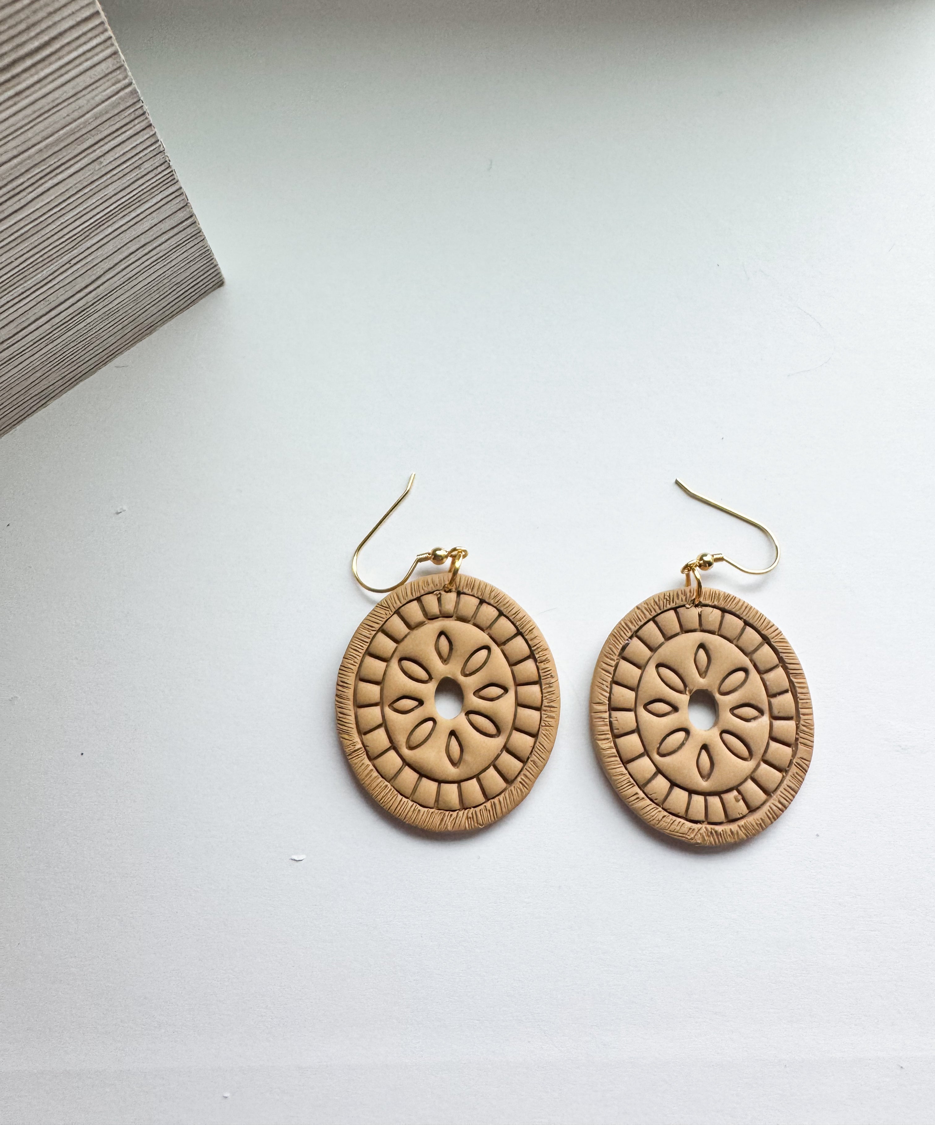 Bloomwheel: cutout dangles
