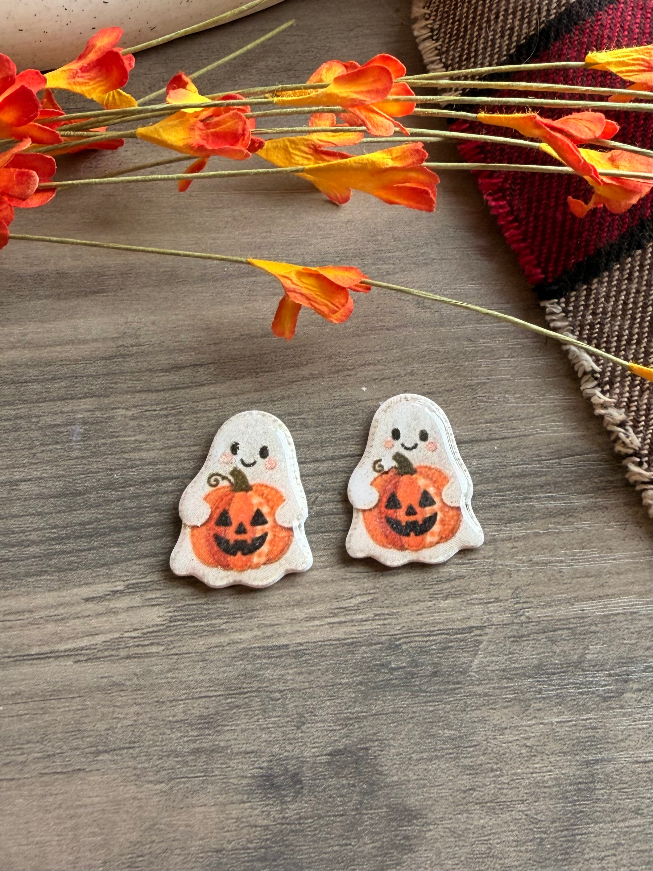 Ghostie Earrings or Magnet