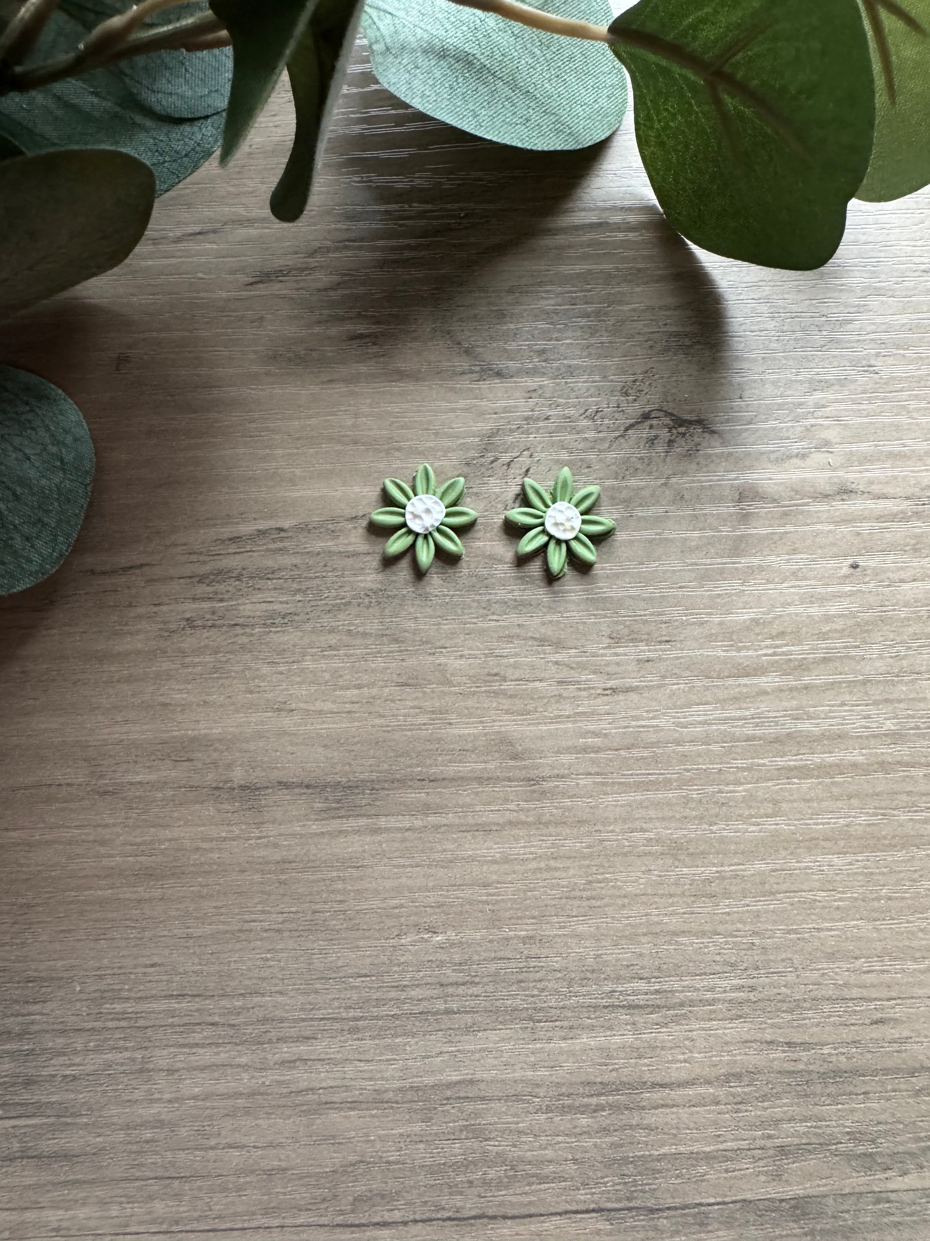 Daisy Studs