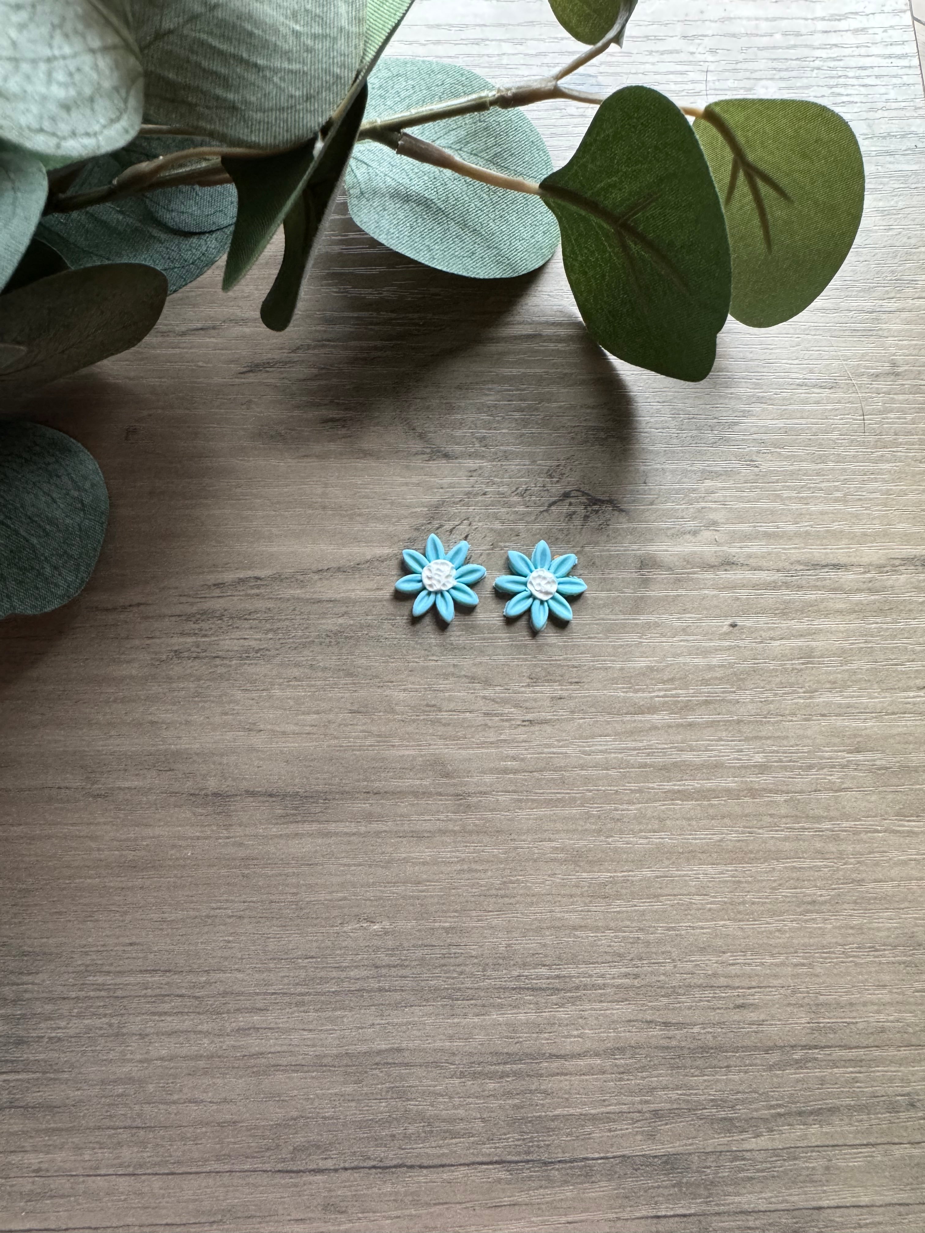 Daisy Studs