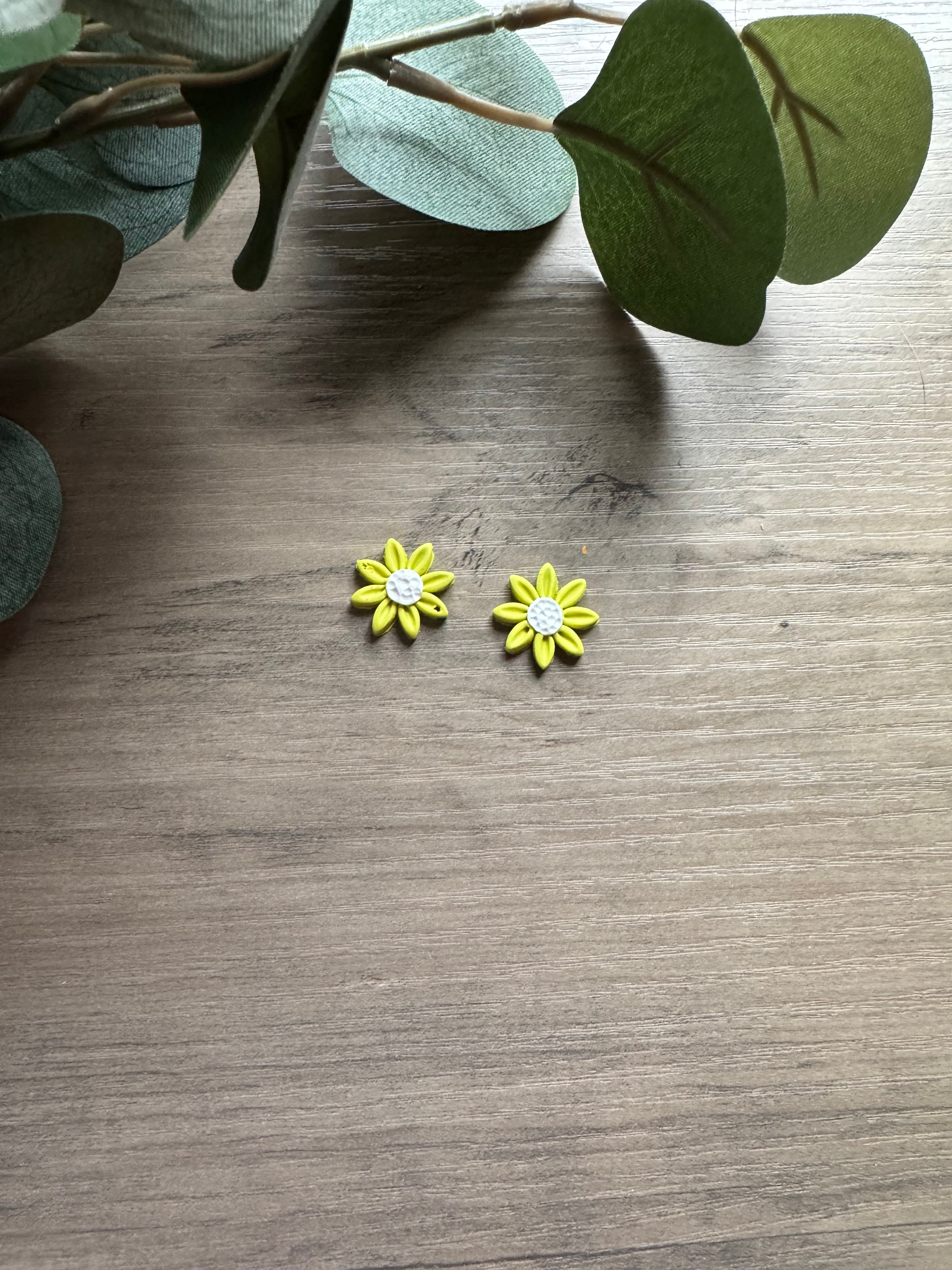 Daisy Studs