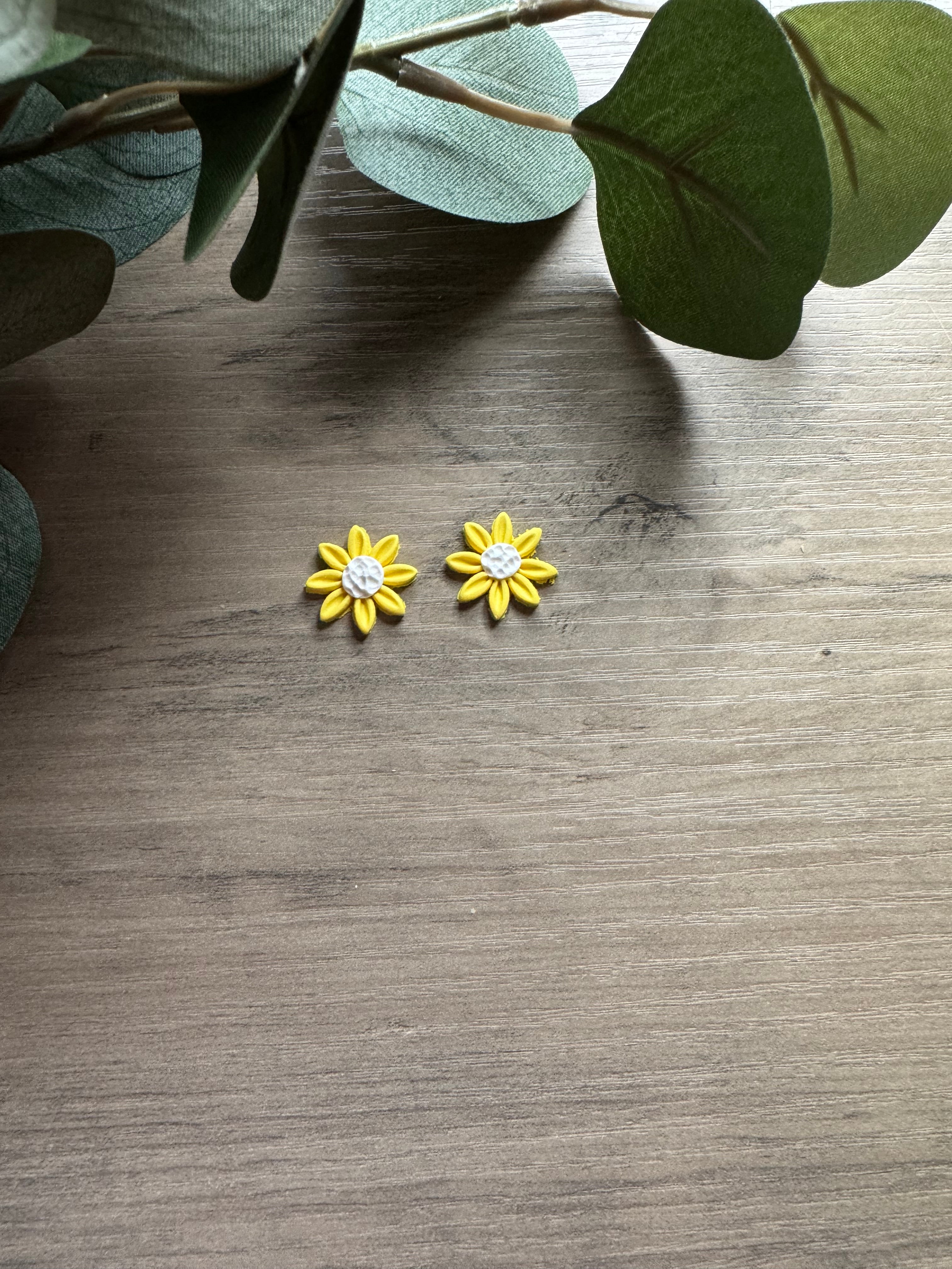Daisy Studs