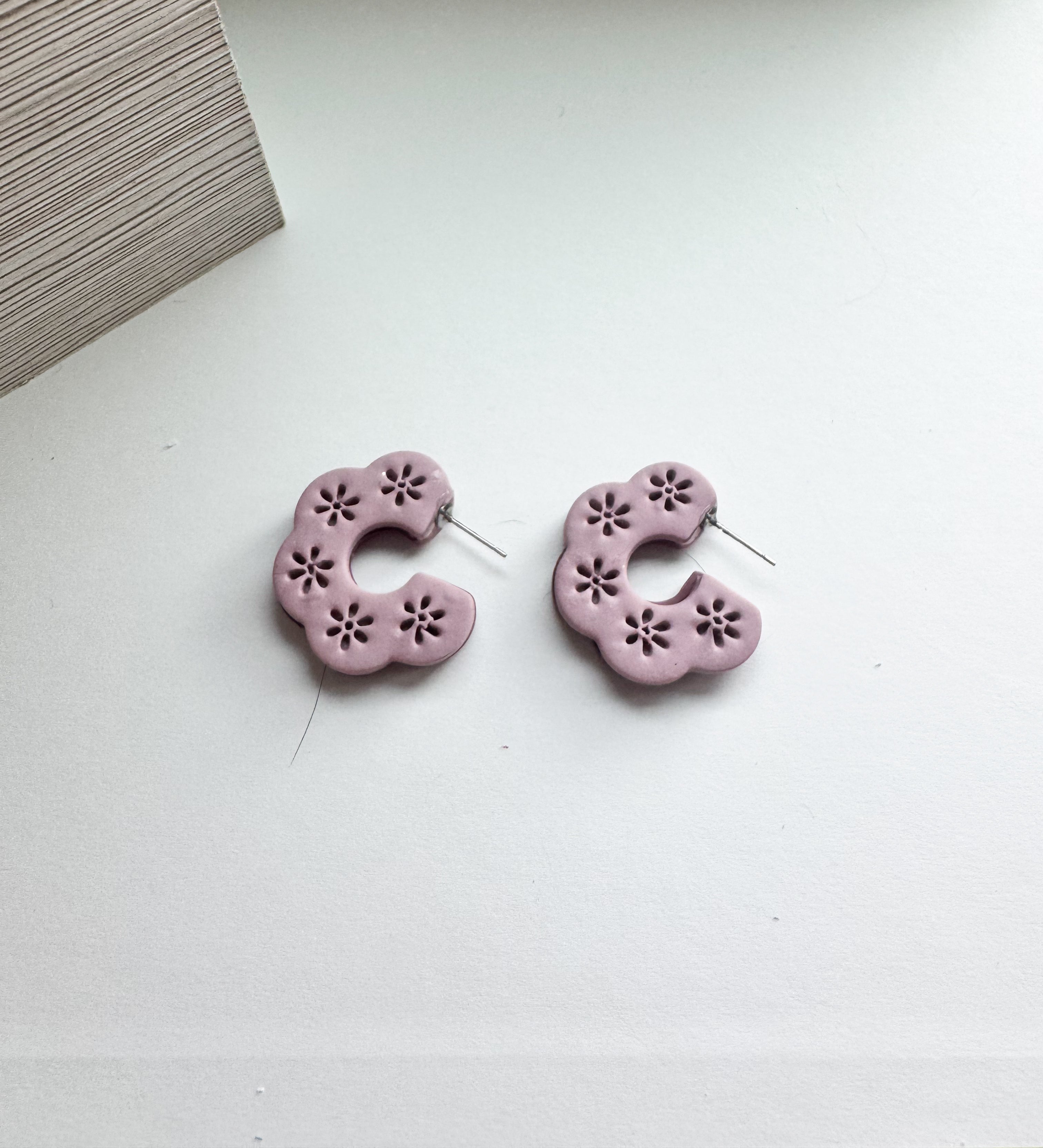 Wild Wisteria: Light Plum flower stamped squiggle hoops
