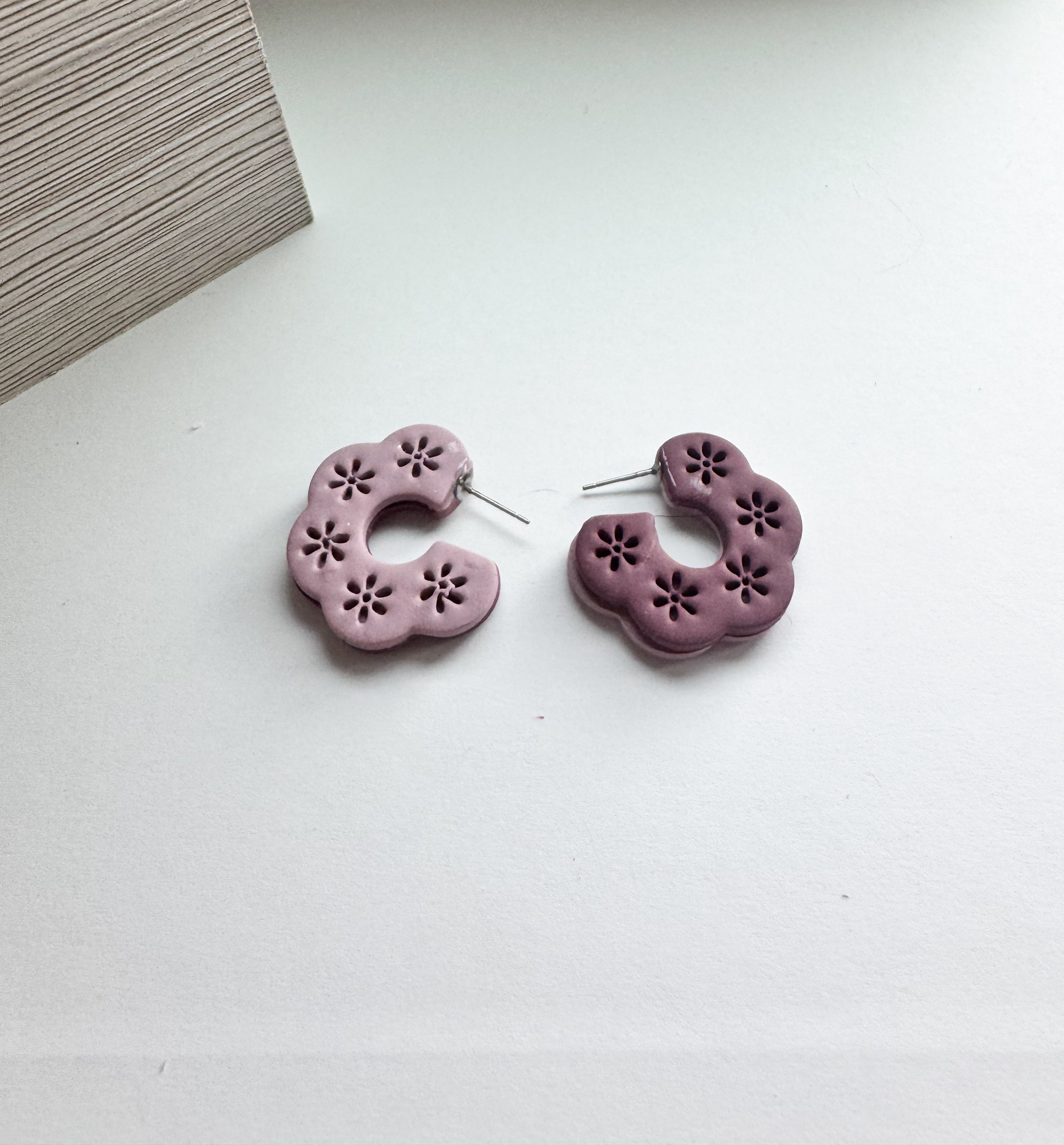 Wild Wisteria: Light Plum flower stamped squiggle hoops