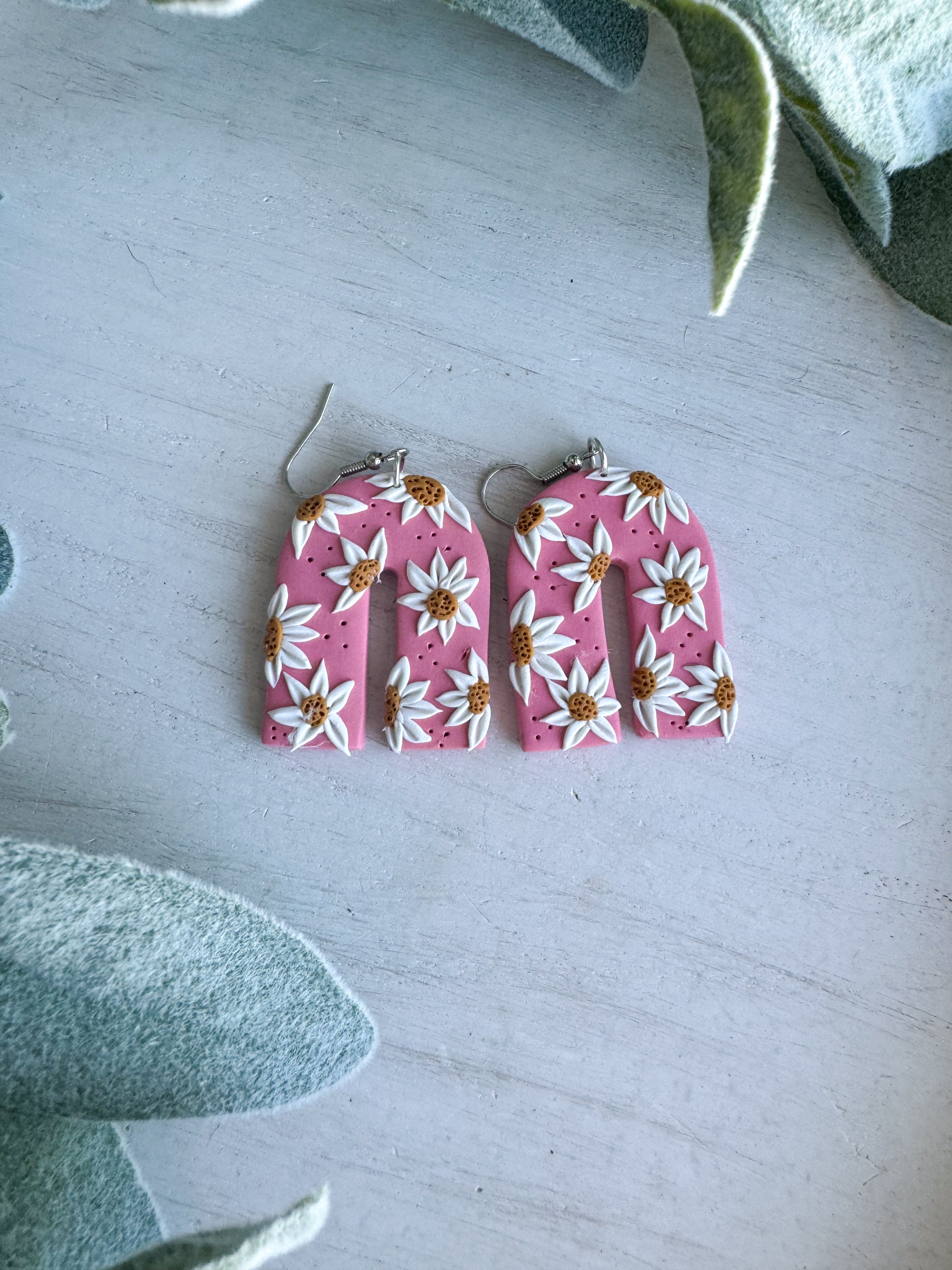 Daisy Arch Clay Earrings