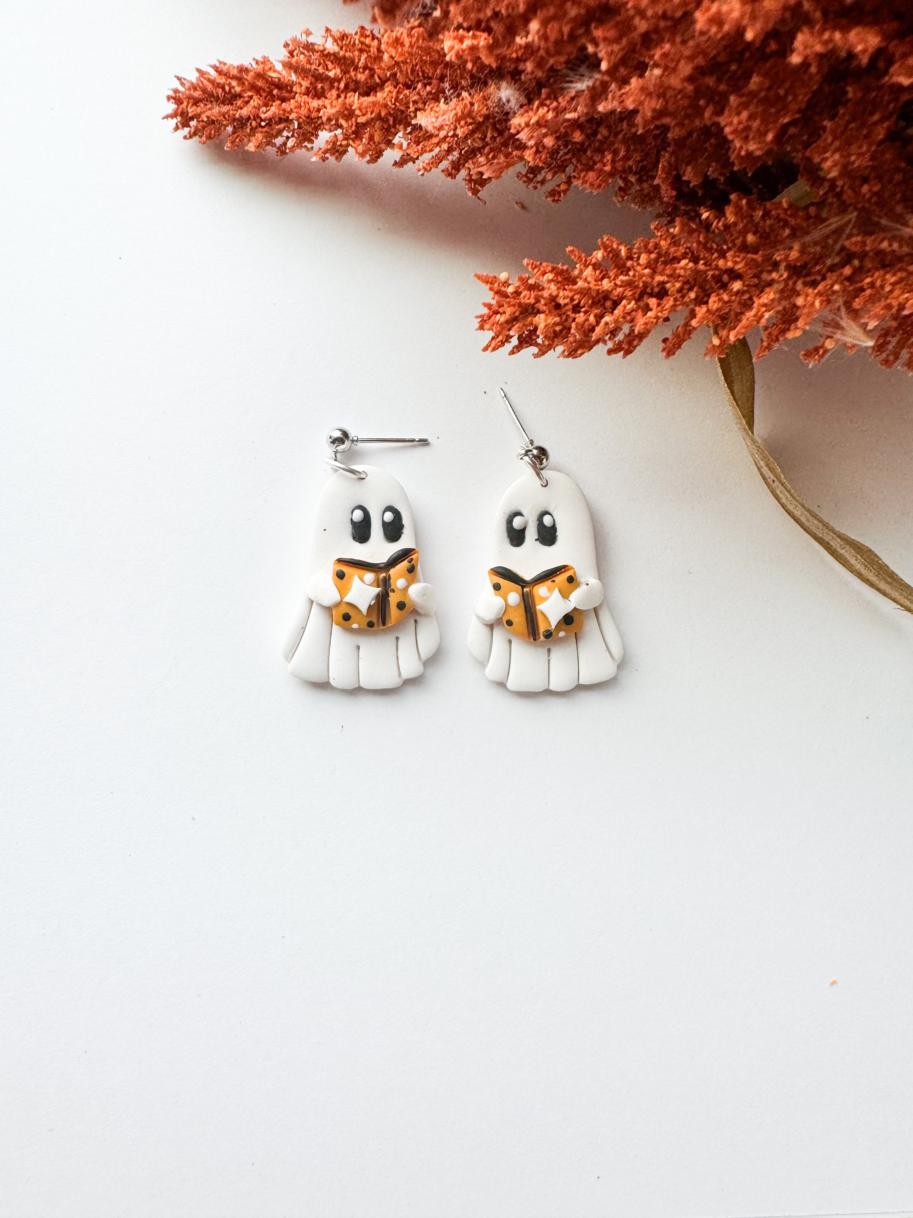 Ghost with book earrings : clay earrings